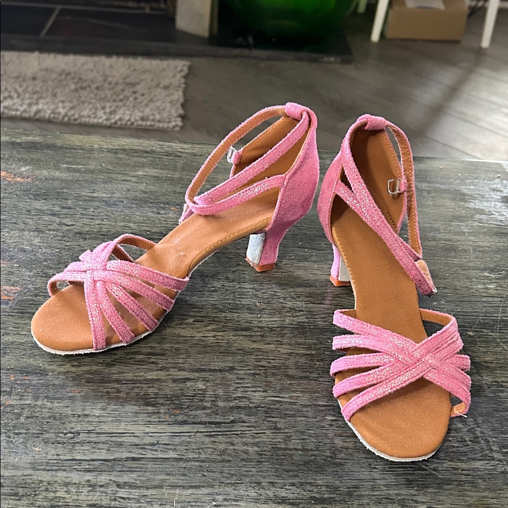 NWOT.   Elegant Pink Strappy Heels